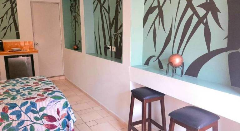 Serviced apartment with garden & patio | Pets allowed — photo 4