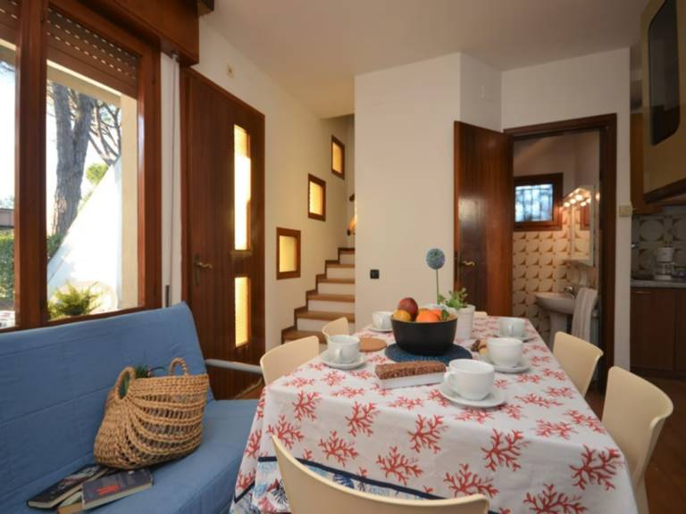 Villa with yard, BBQ & patio | Garden view — photo 3