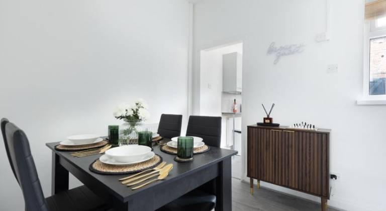 Vacation home | Next to National Railway Museum | Pet-friendly — photo 3