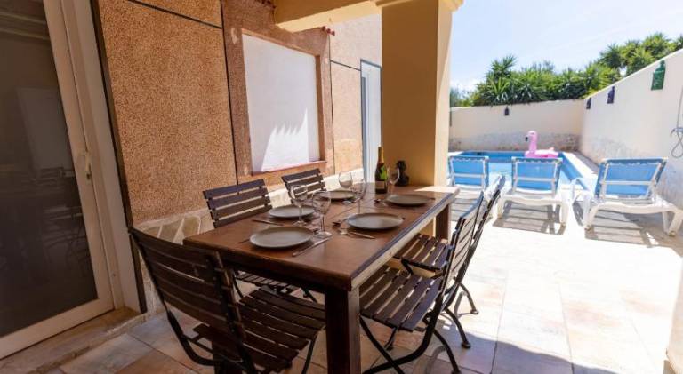 Fully equipped ample villa with patio, BBQ & private pool | Pets allowed — photo 3