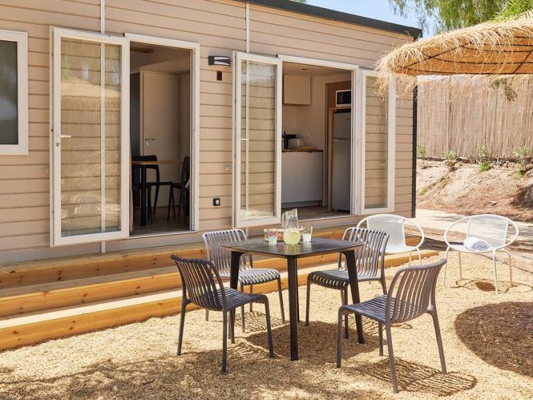 Mobile home with pool — photo 4