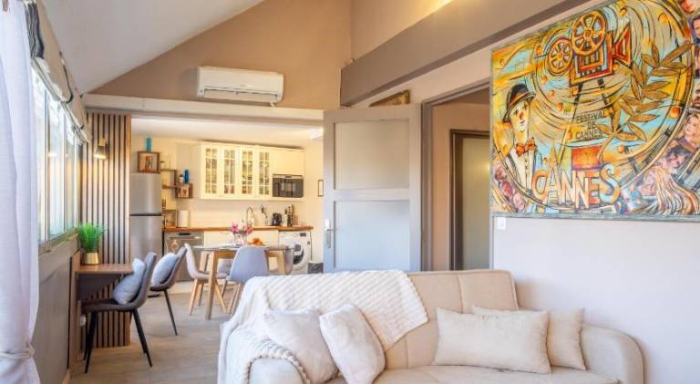 Apartment with pool in Cannes