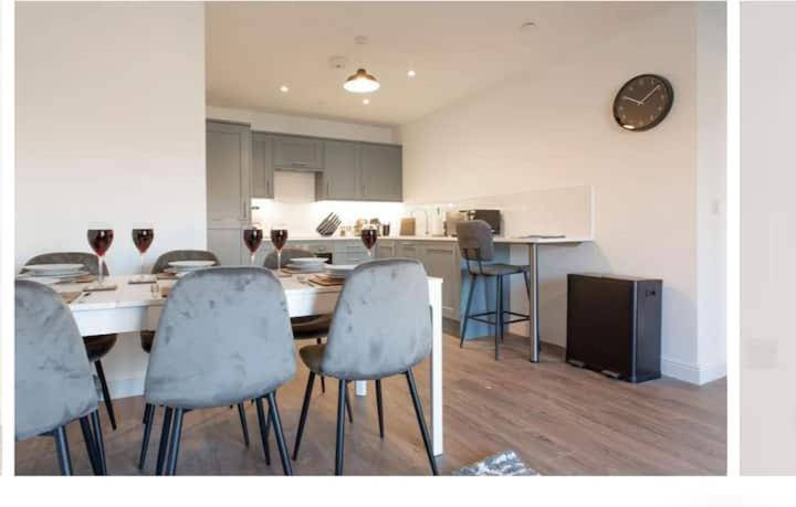 Apartment | Next to Cardiff Castle | Pets are welcome — photo 2
