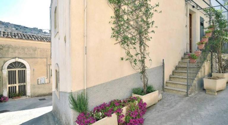 Charming vacation home | Next to Duomo of San Giorgio | Dogs allowed — photo 5