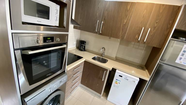 Fully equipped rental apartment with pool, patio & garden | Close to the beach | Pet-friendly — photo 3