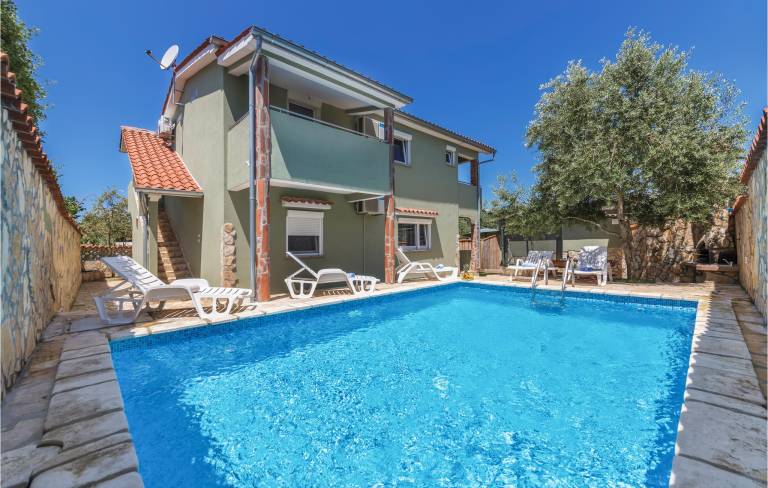Casa Peroj