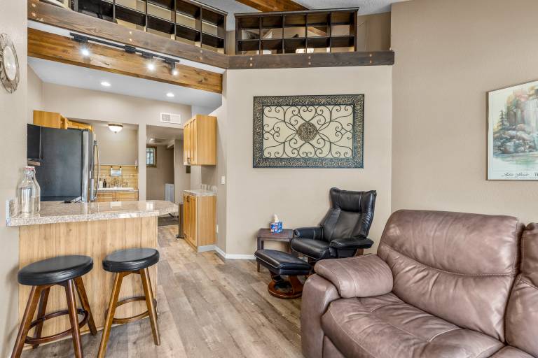 Condo with barbecue | Mountain view — photo 2