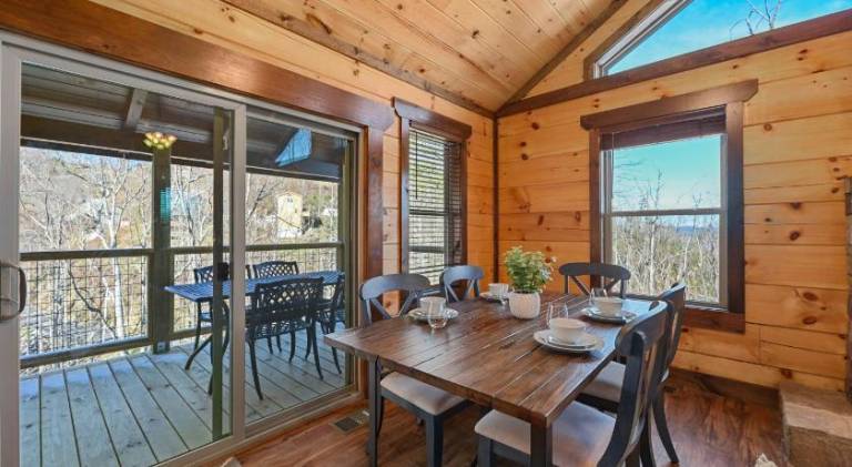 Vacation home with hot tub & pool — photo 3
