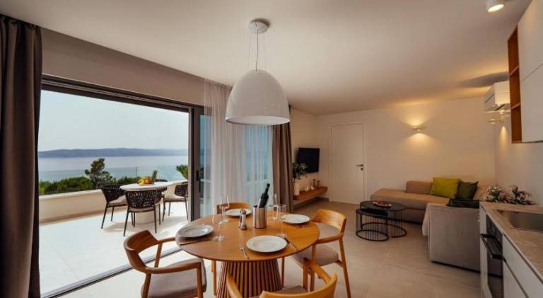 Villa with hot tub & pool | Beach nearby | Pet-friendly — photo 3