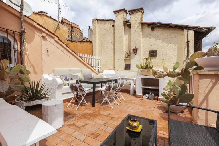 Children-friendly apartment with terrace | Close to Trevi Fountain | City view | Pets are welcome in Vittoria