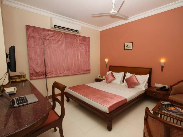 Crescent Park Hotel