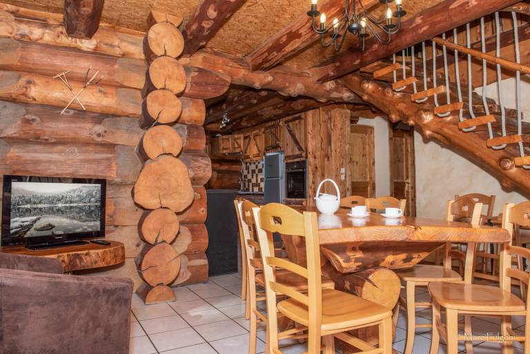 Chalet with terrace, yard & grill — photo 2