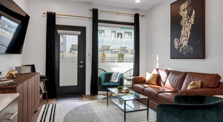 Fully equipped nice house with patio, private pool & barbeque | Suitable for remote work | Pets allowed in Nashville, TN