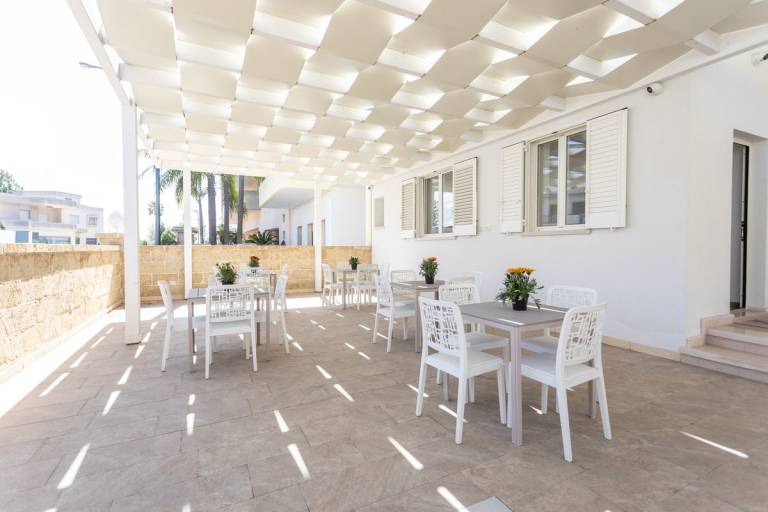 Family-oriented B&B with terrace & yard | City view | Pets allowed in Melissa
