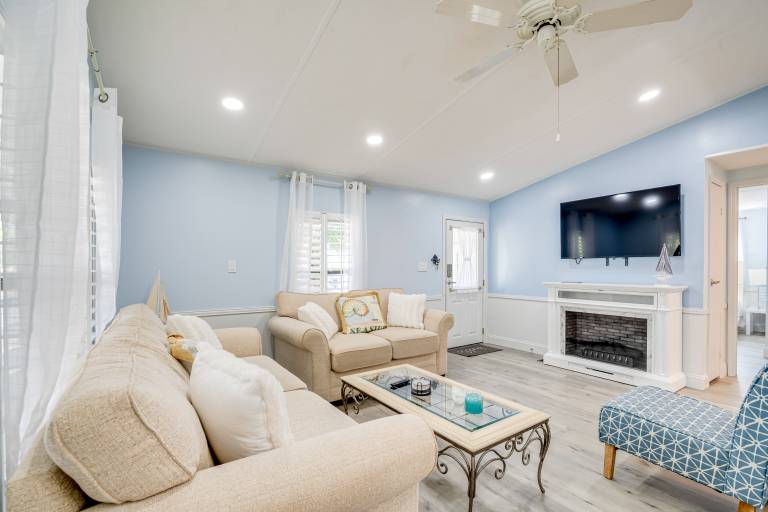 Golf & Pool Access: Home w/ Yard in Lady Lake — photo 5