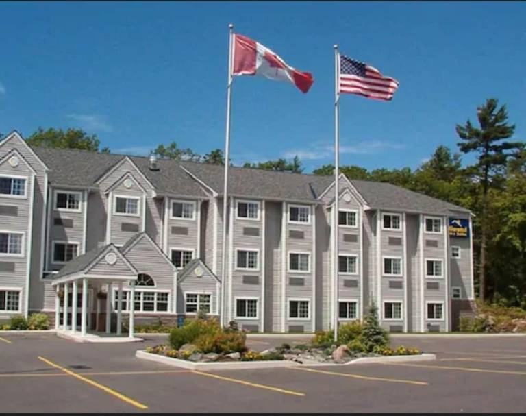 Parry Sound Inn & Suites — photo 2