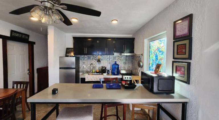 Rental apartment with patio, yard & grill — photo 4