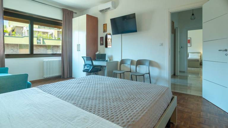 Irnerio Holiday Apartment – Spacious, Comfortable Just Steps from the Metro in Vittoria