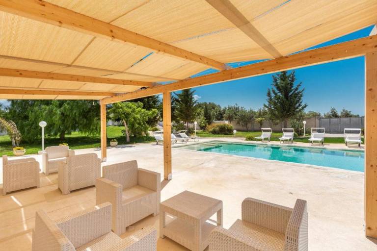 Villa with yard, pool & BBQ | Nature view — photo 3