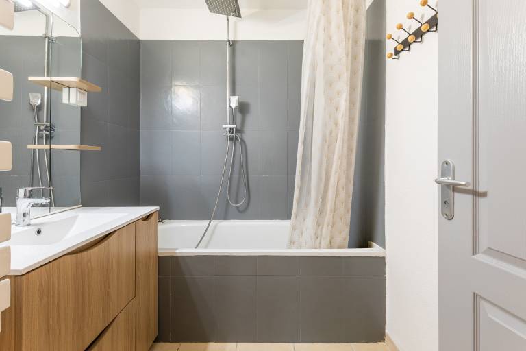 Family-friendly pleasant rental apartment with pool | Pets are welcome — photo 5