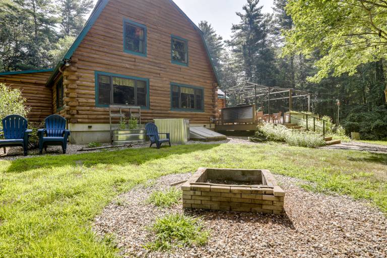 3 Mi to UMass Amherst: Peaceful New England Cabin — photo 2