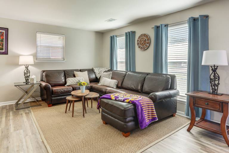 1 Mi to LSU, Tiger Stadium! Lovely Home w/ Parking — photo 4