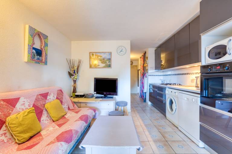 Holiday Apartment "Residence Cap Les Pins" with Shared Pool, Private Terrace & Wi-Fi — photo 4