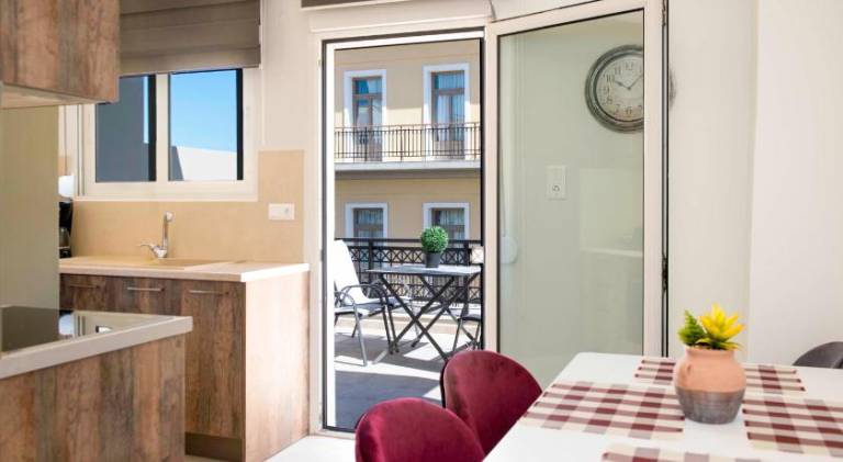 Harbour View 1BR Apt with Terrace in Heart of Heraklion Easy Walk to Port, Old Town, Lions Square & — photo 3