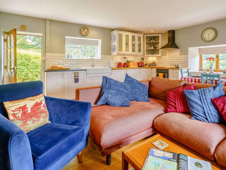 Cottage with terrace, BBQ & yard — photo 4