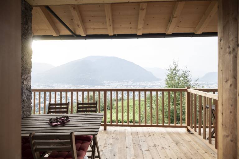 Kristplonerhof: Appartamento "Burgl" in una accogliente Fattoria circondata da vigneti con Giardino e Terrazza Privata con vista mozzafiata su Bolzano e le Dolomiti — photo 5
