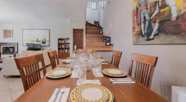 Fully equipped villa with barbeque, private pool & patio | Perfect for remote work | Pet-friendly — photo 3