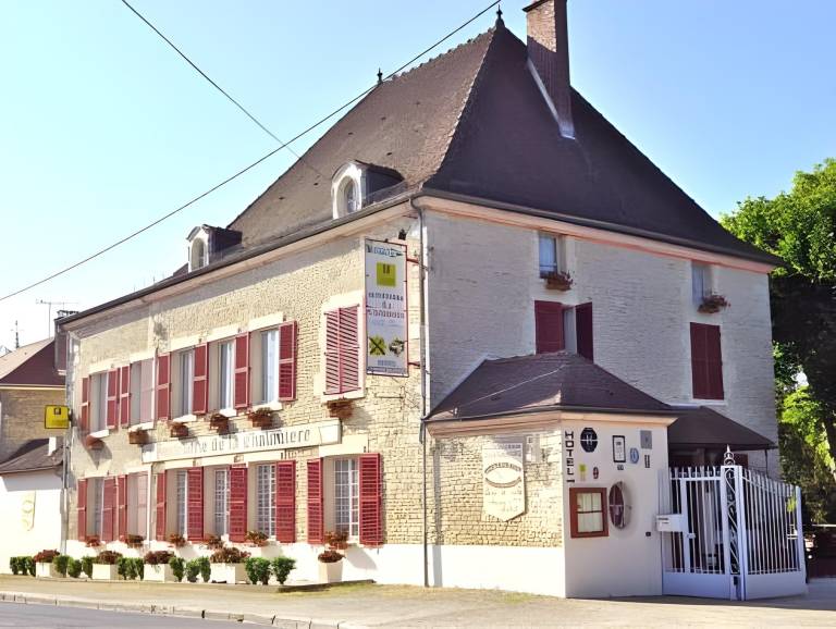Logis Hostellerie la Chaumiere in Troyes