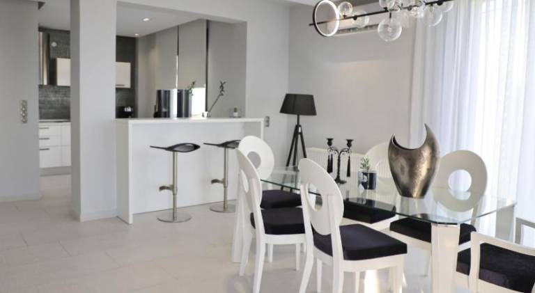 Fully equipped big villa with terrace, hot tub & private pool | Perfect for remote work | Pets allowed — photo 3