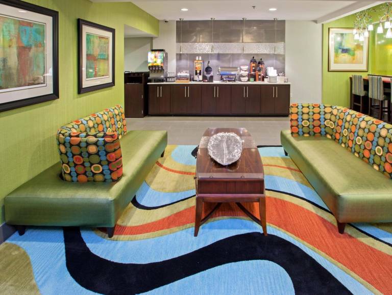 La Quinta Inn & Suites by Wyndham Lebanon — photo 5