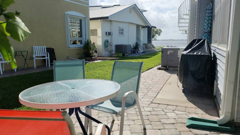Family-friendly vacation home with jacuzzi, BBQ & heated pool | Pets allowed in Jensen Beach, FL