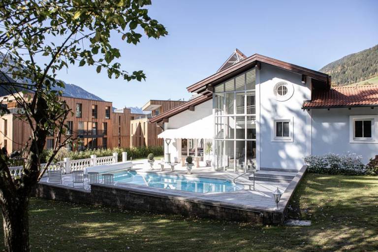 Holiday apartment with yard, terrace & barbeque | Perfect for remote work — photo 2