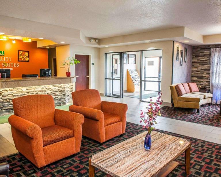 Quality Inn & Suites South Bend Airport — photo 2