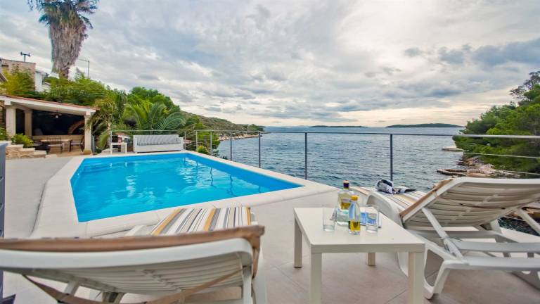 Villa with yard, patio & private pool — photo 2