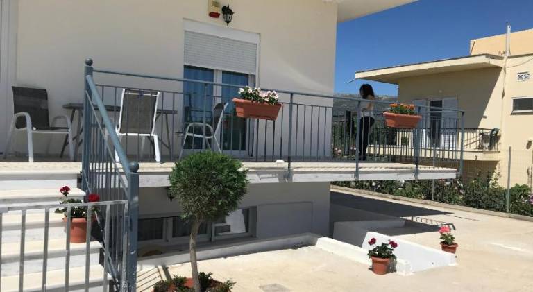 House with yard, barbeque & terrace — photo 5