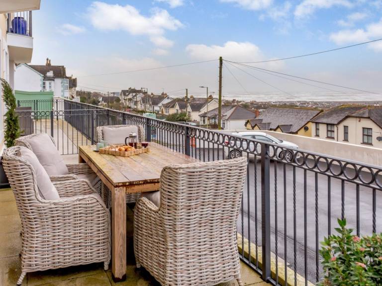 Holiday apartment with yard | Water view in Bideford