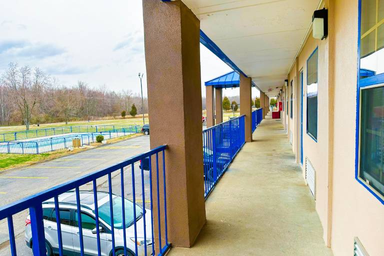 Happy Stay Inn Madisonville I-69 By OYO — photo 4