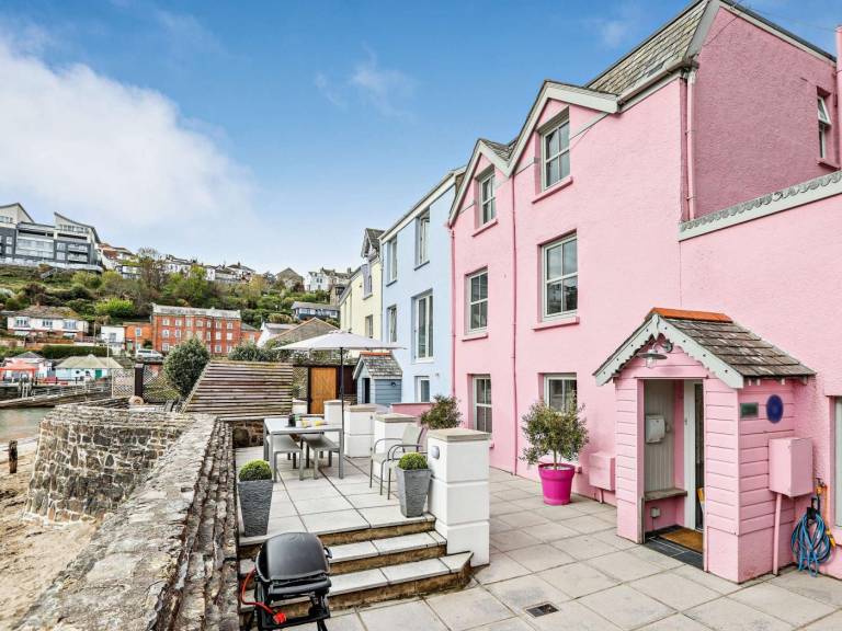 Cottage with garden, grill & patio | Water view in Ilfracombe