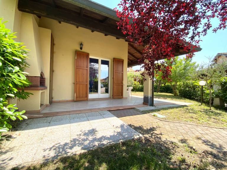 Children-friendly nice vacation home with patio, barbeque & yard | Dogs allowed — photo 2