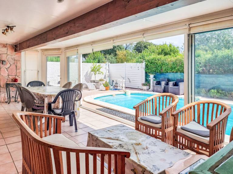 Child-friendly beautiful house with barbecue, terrace & private pool | Pets allowed — photo 3
