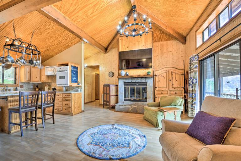 Best Location - Maggie Valley Cabin w/ Hot Tub! — photo 5