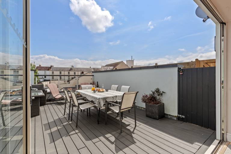 Child-friendly vacation home with patio | Beach nearby | Dogs allowed — photo 4