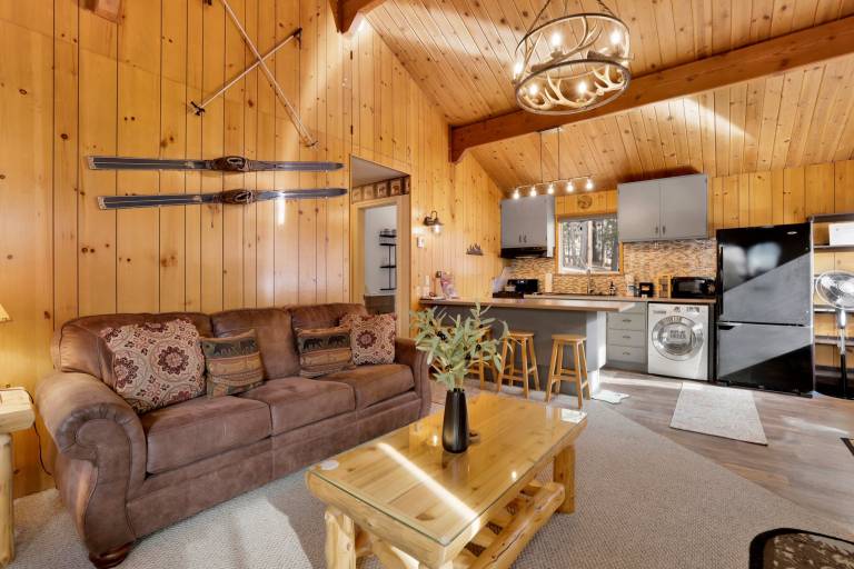 Sweet Dream Cabin on Dream Street Walk to Alpine Slide, Dining, & Big Bear Fun — photo 3