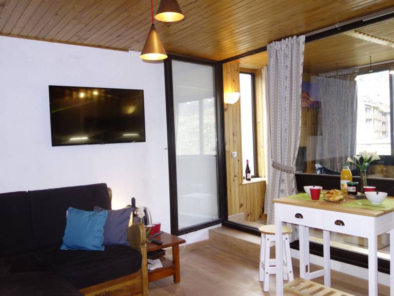 Rental apartment with patio | Mountain view — photo 4