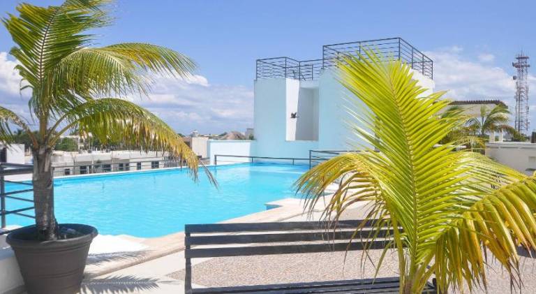 Apartment with pool — photo 5