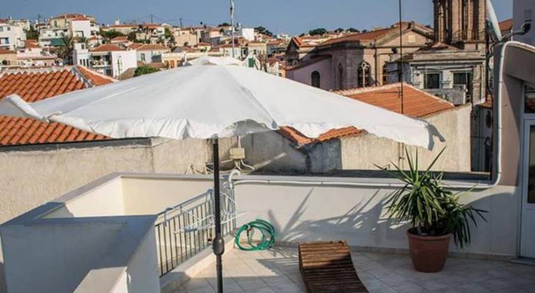 Holiday apartment with patio — photo 4